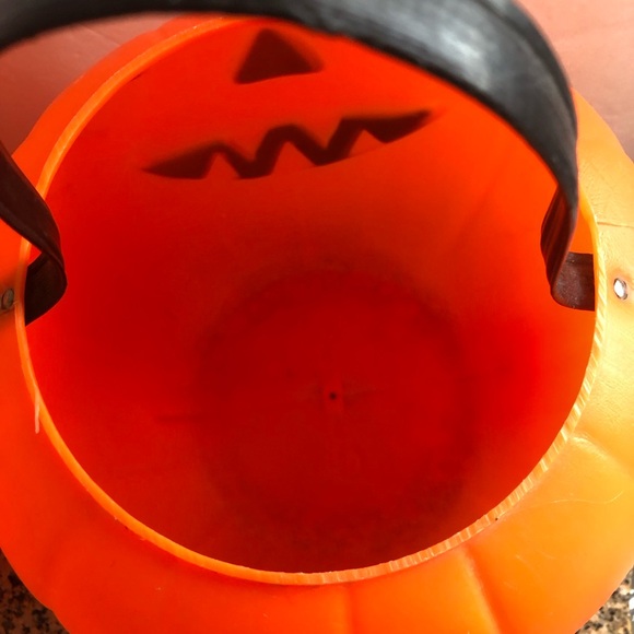 Lot of 2 Vintage Orange Blow Mold Pumpkin Candy Pails Riveted Handles - Picture 7 of 13